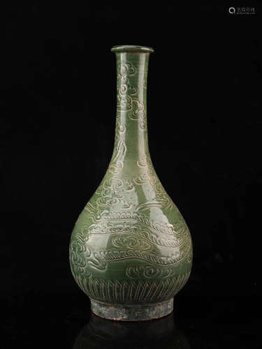 A GREEN GLAZED PORCELAIN VASE