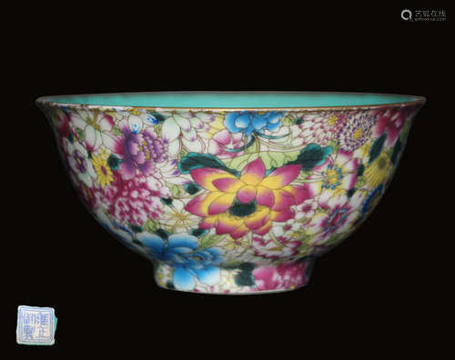 AN ENAMELED PORCELAIN BOWL WITH FLOWER PATTERNS AND QIANLONG MARKING