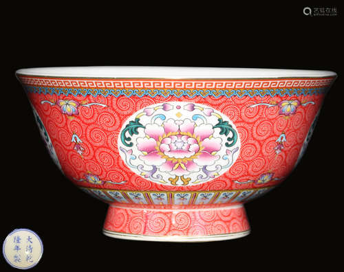 AN ENAMELED PORCELAIN BOWL WITH FLOWER PATTERNS AND YONGZHENG MARKING