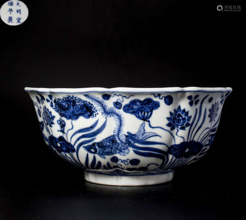 A BIG BLUE AND WHITE PORCELAIN BOWL WITH ALGAE PATTERNS AND XUANDE MARKING