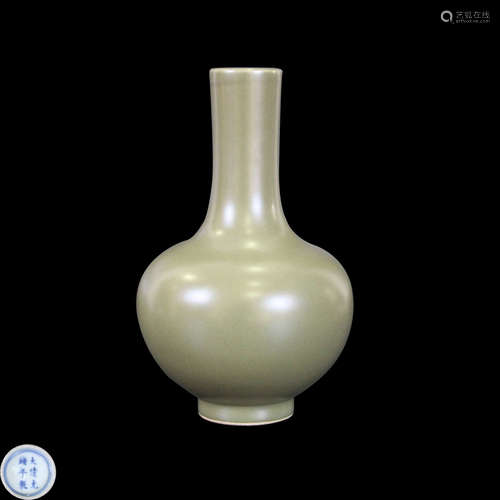 A TEA COLOR PORCELAIN VASE WITH GUANGXU MARKING