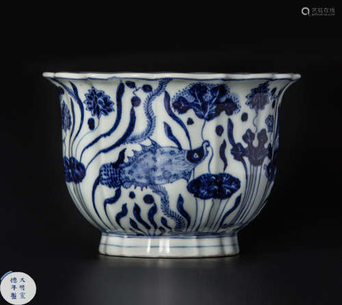 A BLUE AND WHITE PORCELAIN BOWL WITH SEE WATER ALGAE PATTERNS AND XUANDE MARKING