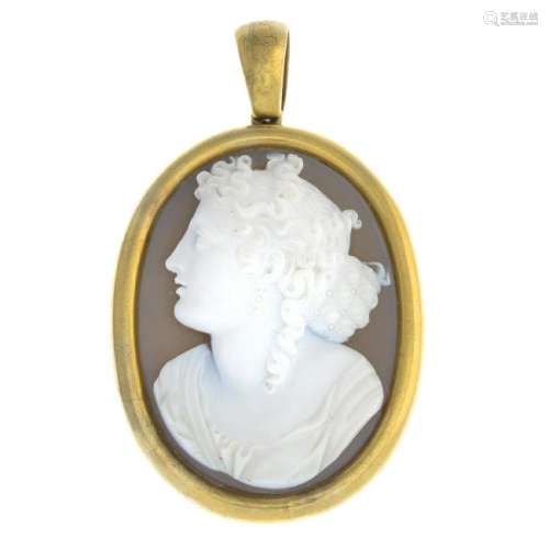 A late Victorian 18ct gold agate cameo locket. The oval