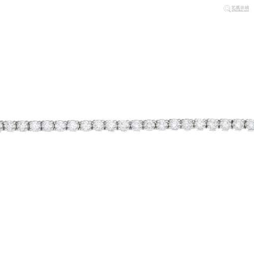 A diamond bracelet. Comprising a brilliant-cut diamond