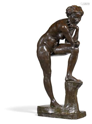 Tuaillon, LouisBerlin 1862 - 1919Sinnende. Bronze. Höhe: 61cm. Bezeichnet links auf der