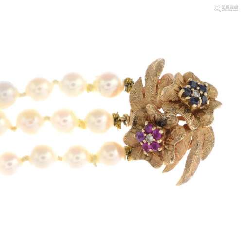 A cultured pearl bracelet. Comprising three cultured