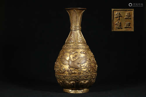 A Chinese Gilt Bronze Vase