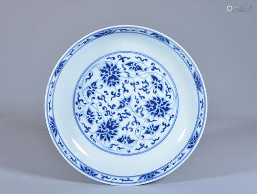 A PAIR OF BLUE AND WHITE DRAGON DISHES.QING DYNASTY