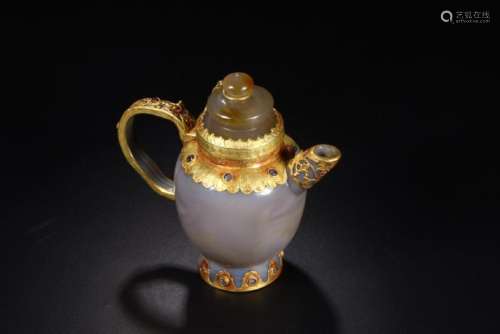 A GOLD-INLAID AGATE TEAPOT AND COVER.LIAO PERIOD