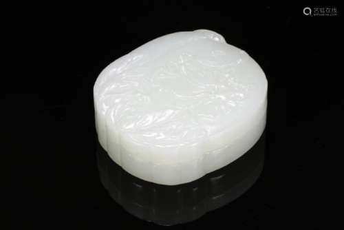A CARVED WHITE JADE INK BOX AND COVER.QING DYNASTY