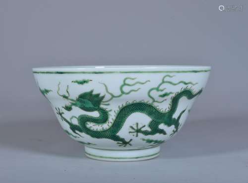 A GREEN-GLAZED DRAGON BOWL.QING DYNASTY