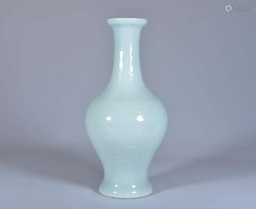 A CARVED QINGBAI-GLAZED VASE.QING DYNASTY