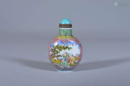 AN ENAMELLED GLASS SNUFF BOTTLE, QING DYNASTY