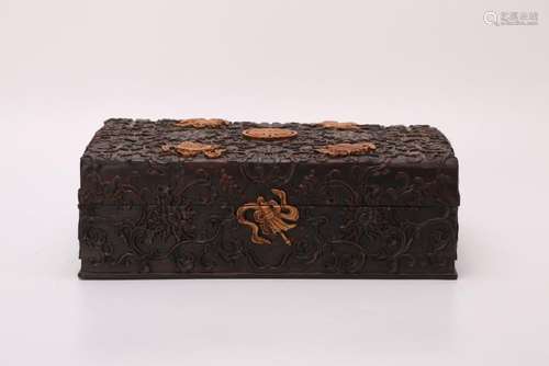 A CARVED ROSE WOOD BOX AND COVER.ANTIQUE