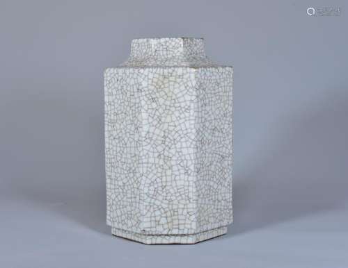 A GE TYPE VASE.QING DYNASTY