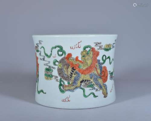 A WUCAI BRUSHPOT.QING DYNASTY