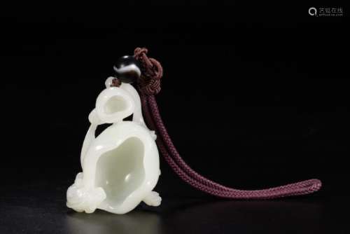 A WHITE JADE CARVING OF DRAGON WASHER.QING DYNASTY
