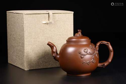 A YIXING TEAPOT AND COVER.ANTIQUE