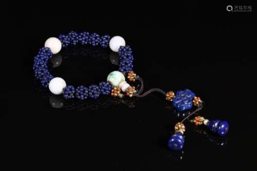 A LAPIS LAZULI BEADS BRACELET.ANTIQUE