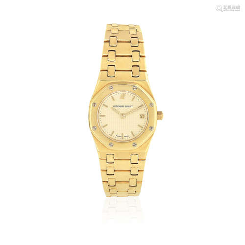 Royal Oak, No.086, Circa 2000  Audemars Piguet. A lady's 18K gold quartz calendar bracelet watch