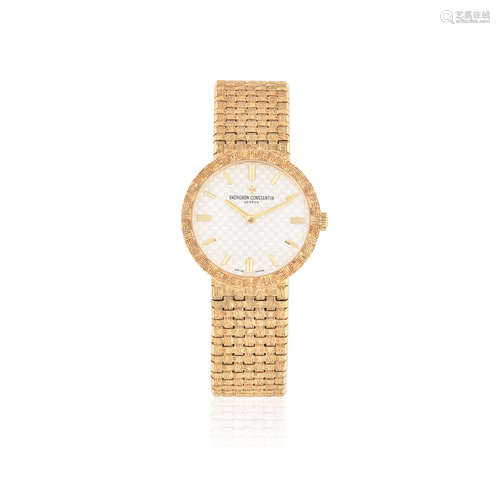 Patrimony, Ref: 25162, Circa 2010  Vacheron & Constantin. A lady's 18K gold quartz bracelet watch