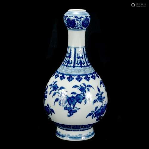 Chinese Blue and White Porcelain Garlic-Mouth Vase