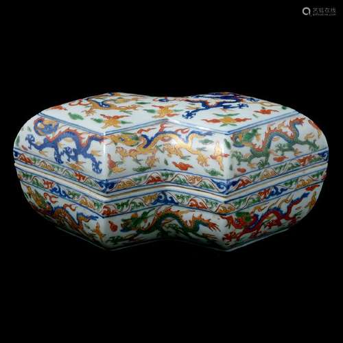 Chinese Wucai Double Diamond Form Covered Box