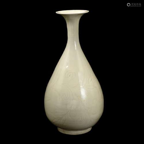 Large Chinese Dingyao Carved White Glazed Vase