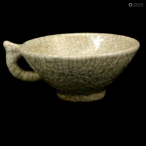 Chinese Ge Type Buff Crackle Glazed Libation Cup