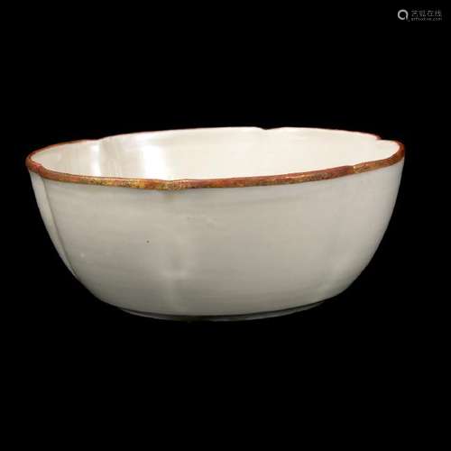 Chinese Dingyao Carved White-Glazed Foliate Bowl