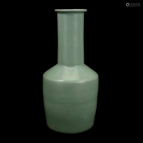 Chinese Longquan Celadon Mallet Shaped Kinuta Vase