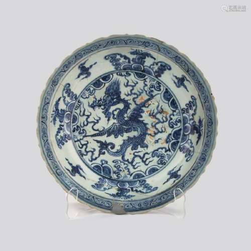 A CHINESE ANTIQUE BLUE & WHITE DRAGON CHARGER