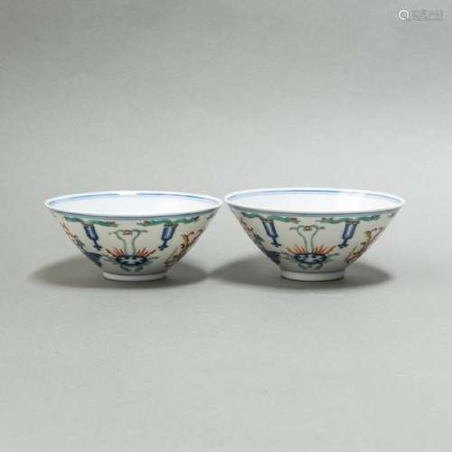 A PAIR OF CHINESE DOUCAI BOWLS, KANGXI PERIOD