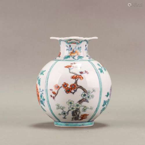 A RARE CHINESE ANTIQUE FAMILLE ROSE LOBED VASE