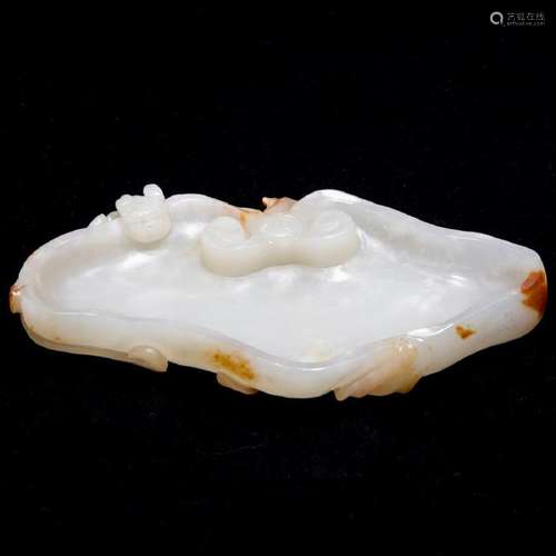 A CHINESE ANTIQUE WHITE JADE 'RUYI' WASHER