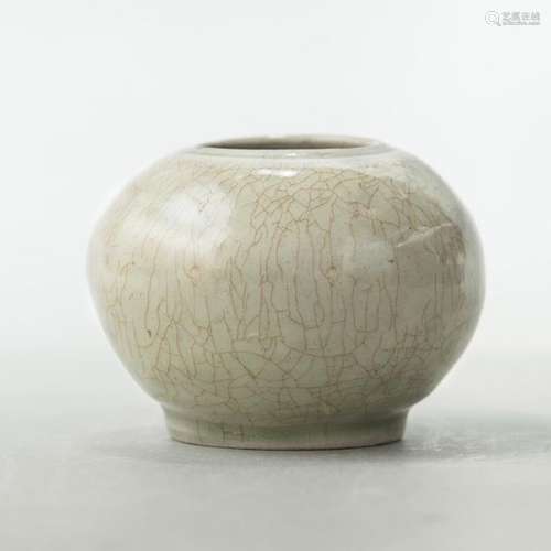 A CHINESE ANTIQUE YUE GLAZE WARE WATER POT