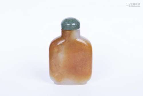 A CHINESE JADEITE 3-COLOR SNUFF BOTTLE, QING DYNASTY