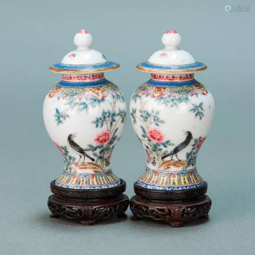 A PAIR OF CHINESE FAMILLE ROSE GENERAL VASES