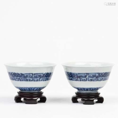 A PAIR OF CHINESE BLUE & WHITE BOWLS, 18TH CENTURY