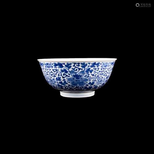 A CHINESE 'BLUE & WHITE 'FLORAL' BOWL, QIANLONG PERIOD