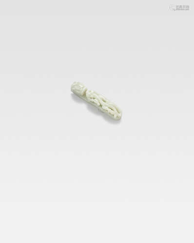 Qianlong A very pale green jade 'dragon' belt-hook