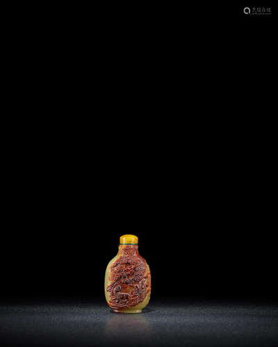 18th/19th century A rare and fine yellow and russet jade 'dragon and tiger' snuff bottle