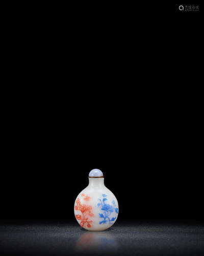 19th century, attributed to Yangzhou A two-colour overlay glass 'flowers' snuff bottle