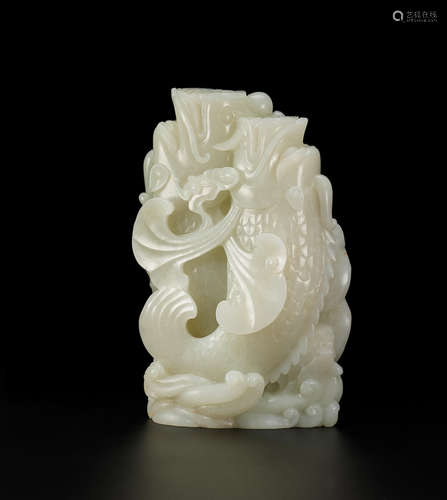 Qianlong/Jiaqing A rare very pale green jade double-carp vase