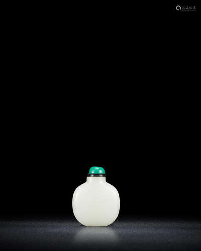 18th/19th century A fine white jade snuff bottle