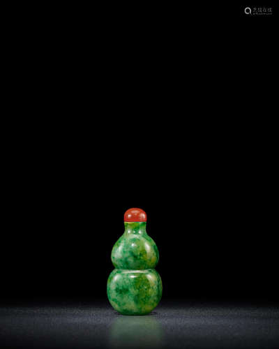 18th/19th century A superb jadeite 'double-gourd' snuff bottle