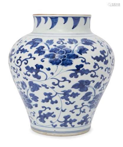 A Chinese porcelain guan, Transitional style, late 19th century, painted in underglaze blue with
