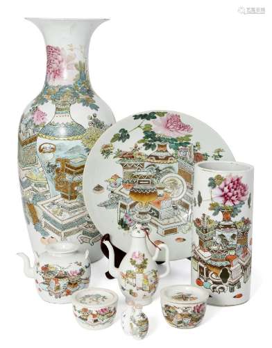 Eight pieces of Chinese famille rose porcelain, early 20th century, comprising hat stand, two