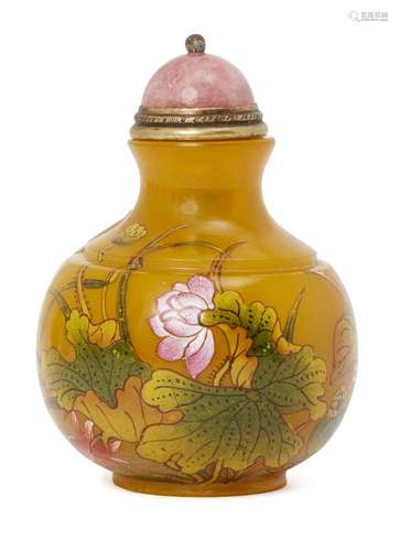 A Chinese Peking glass famille rose snuff bottle, early 20th century, finely painted in enamels with