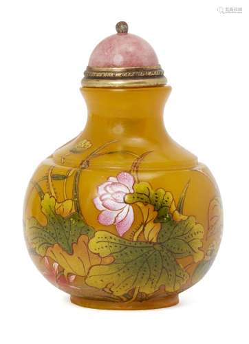 A Chinese Peking glass famille rose snuff bottle, early 20th century, finely painted in enamels with